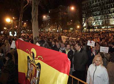 Protestas al grito de "Zapatero fascista, Zapatero terrorista"