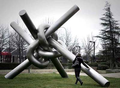  Stella,  obra del escultor Pepe Noja expuesta en Alcalá de Henares.