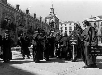 Cobradores de morosos de la empresa El Monasterio del Cobro en Madrid.