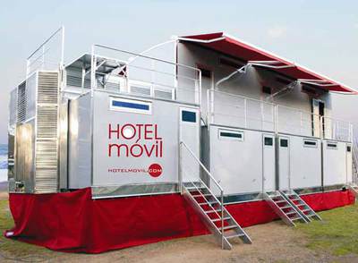 El hotel móvil se monta sobre un remolque e incluye 11 habitaciones, con una capacidad de hasta 40 huéspedes.