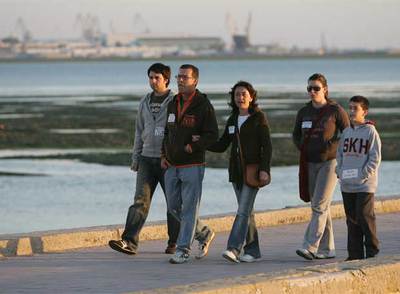 Manuel Chanivet, con su mujer, Antonia Roca, y sus hijos, en Puerto Real.