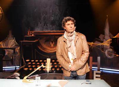 El presentador y periodista Jesús Quintero, en el plató del programa de TVE  La noche de Quintero. 