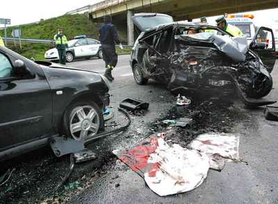 Una triple colisión provoca un muerto y tres heridos en O Carballiño