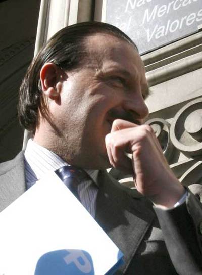 El diputado Vicente Martínez Pujalte, en la entrada de la CNMV.