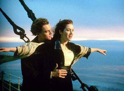 Los actores Leonardo DiCaprio y Kate Winslet, en una escena de  Titanic. 