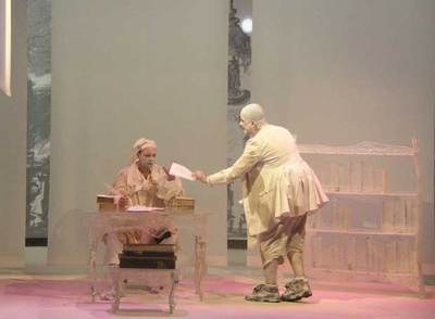 Una escena de  El triunfo del amor,  de Marivaux, por el Teatro Bulandra de Rumania.