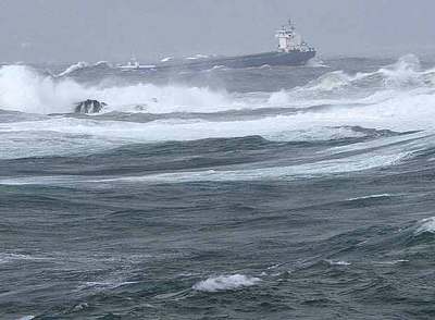 La flota amarrada y problemas en las carreteras a causa del temporal