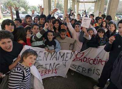 PROTESTA CONTRA EL CAMBIO DE ADSCRIPCIÓN