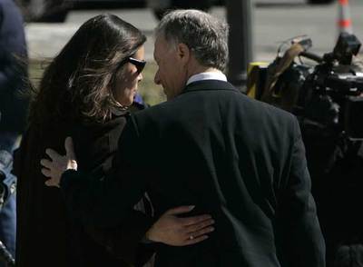 Lewis Libby, con su esposa, Harriet Grant, el pasado martes en Washington.
