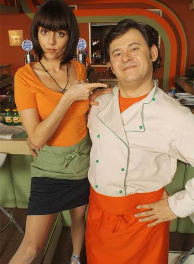 Yolanda Ramos (izquierda) y Miguel Nadal, dos de los intérpretes de  Cafetería Manhattan. 