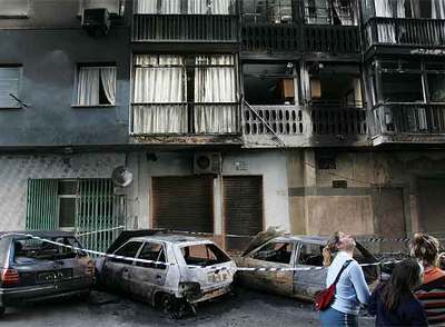 Desalojos por un incendio intencionado en Cádiz