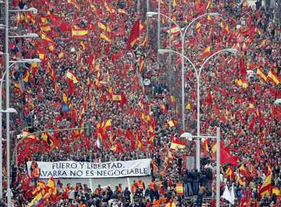 Un momento de la manifestación de Pamplona convocada por el Gobierno foral navarro.