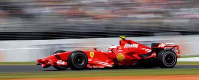 Kimi Raikkonen, al volante de su Ferrari en el circuito de Albert Park de Melbourne.