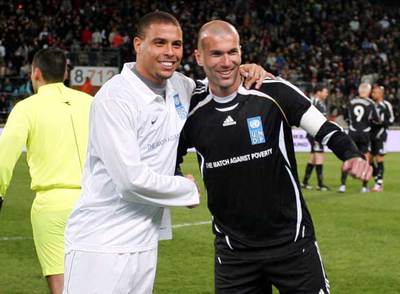 Ronaldo y Zidane, amigos contra la pobreza