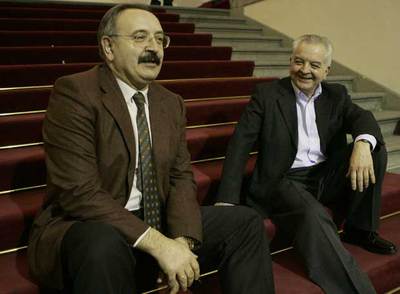 El catedrático de Historia de la Universidad de Santiago, Ramón Villares (a la izquierda), y Borja de Riquer, también catedrático en la Autónoma de Barcelona.