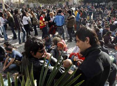 Unas 500 personas hacen 'botellón' improvisado en Centro