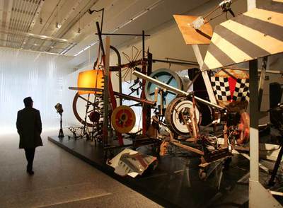  Última colaboración con Yves Klein,  obra de Jean Tinguely de 1988.