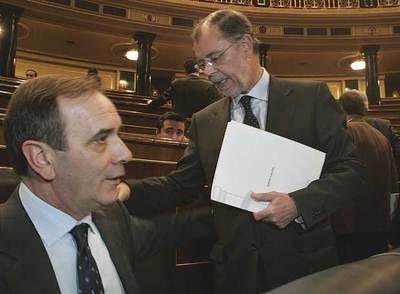 Los ministros de Defensa (izquierda) y Justicia, ayer en el Congreso.