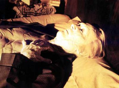 Fotograma de  Cronos,  de Guillermo del Toro.