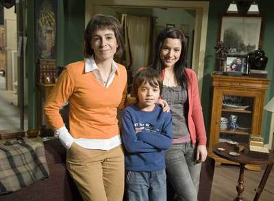 Mónica García (izquierda), Darío Loureiro y Sheila Fariña, en  Valderrei. 