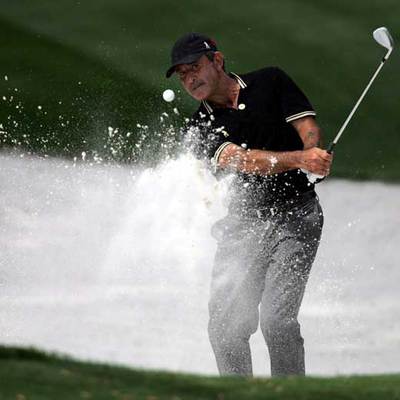Severiano Ballesteros saca su bola ayer de una trampa de arena.