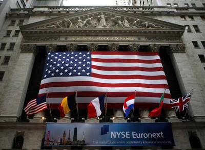 Fachada de Wall Street decorada con la pancarta que anuncia la nueva NYSE Euronext.