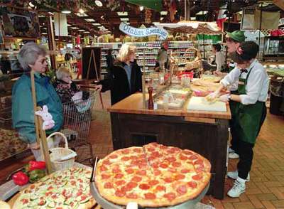 Supermercado neoyorquino que también prepara comidas sencillas.
