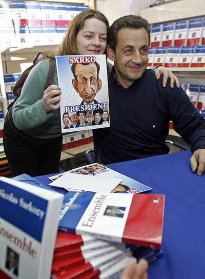 Sarkozy, durante una firma de ejemplares de su libro  Juntos .