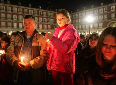 LOS RUMANOS CELEBRAN LA PASCUA ORTODOXA EN LA PLAZA MAYOR
