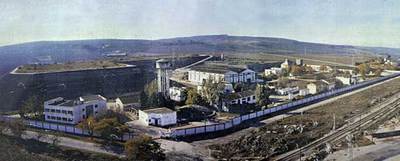 Vista de la antigua Fábrica de Uranio de Andújar, antes de ser enterrada.
