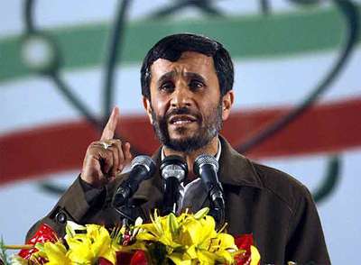 El presidente iraní, Mahmud Ahmadineyad, pronuncia un discurso ayer en la planta de Natanz.