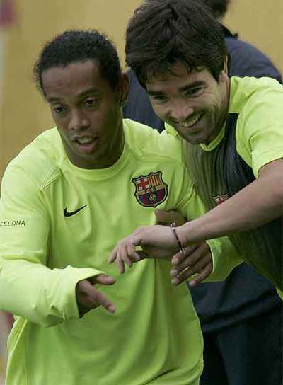 Ronaldinho y Deco, en una sesión preparatoria.