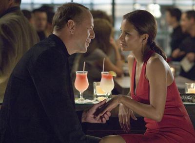 Bruce Willis y Halle Berry en  Seduciendo a un extraño. 