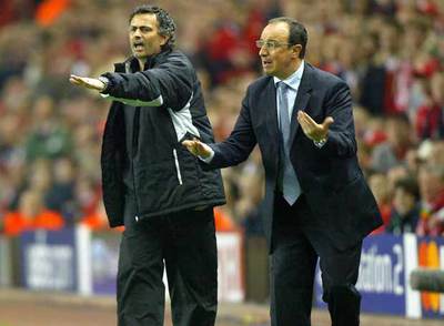 Mourinho y Benítez, durante el Chelsea-Liverpool de la   Champios   de 2005.
