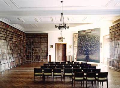 'Österreichische Nationalbibliothek Wien VI 2003', de Candida Höfer.