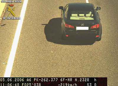 Uno de los radares de la DGT captura una imagen del vehículo de R. M. A. J. a 219 kilómetros por hora.