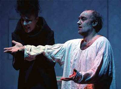 Ensayo de 'El rey se muere', de Ionesco, en el Teatro de La Abadía, de Madrid, en 2004.