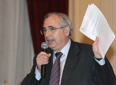 El presidente de Melilla, Juan José Imbroda, anuncia el pasado lunes el archivo de la causa contra Javier Lence.