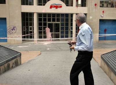 ATACADA CON PINTURA LA SEDE DEL PP EN VALENCIA