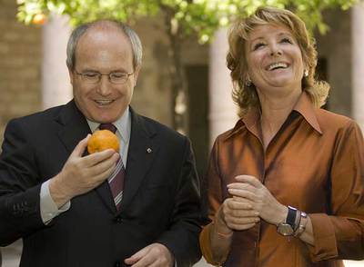 José Montilla y Esperanza Aguirre, en el palacio de la Generalitat de Barcelona.
