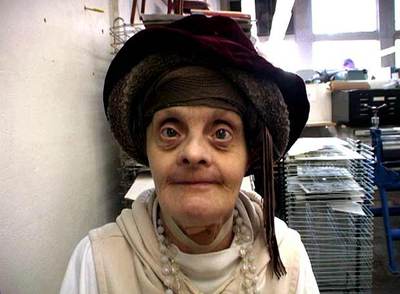 Judith Scott, protagonista del documental  ¿Qué tienes debajo del sombrero?,  producido por Julio Medem.