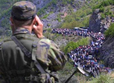 LOS SERBIOS PIDEN REGRESAR A KOSOVO