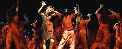 Un momento de la actuación final del baile de  La consagración de la primavera  en el Treptow Arena de Berlín.