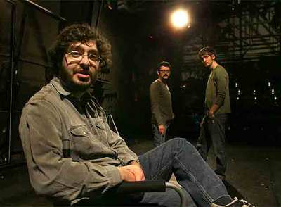 Víctor García León, en primer término; detrás, Raúl Arévalo (a la derecha) y Manuel Solo.