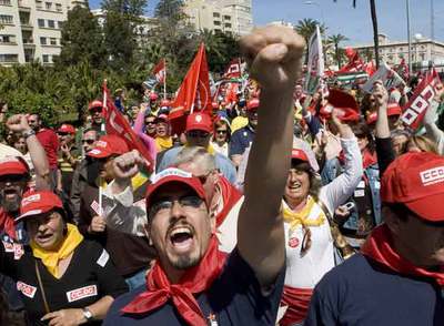 Los trabajadores de Delphi protestan por el cierre de la empresa  en la manifestación celebrada en Cádiz.