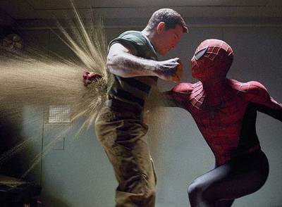 Sandman (Thomas Haden Church) y Spiderman, en un fotograma de  Spiderman 3. 