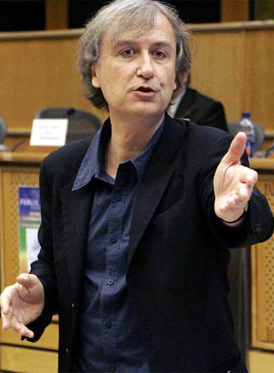 Plantu, dibujante de  Le Monde,  interviene ayer en el Parlamento Europeo.