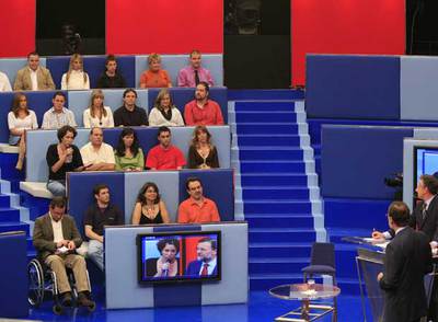 Cien ciudadanos escuchan a Rajoy en 'Tengo una pregunta para usted'.