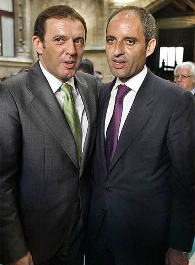 Joan Ignasi Pla y Francisco Camps en un acto institucional de la celebración del 9 d'Octubre.