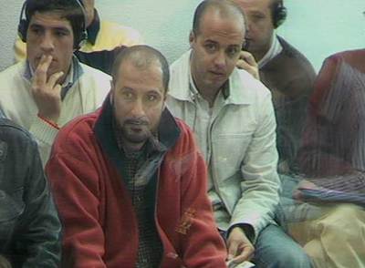 En primer término, El Egipcio; detrás, Abdelmajid Bouchar (con cascos) y Larbi Ben Sellam.
